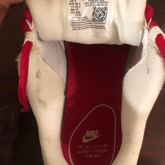 Brand new Nikes - Picture 4 of 4